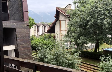 Cozy Studio with a Balcony and Outdoor Pool — Only 9 km from Bansko